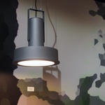 Inspiraci si designéři berou i z průmyslových svítidel, hodí se do industriálně pojatých interiérů.
