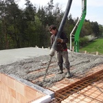 Betonáž stropu pomocí čerpadla na beton