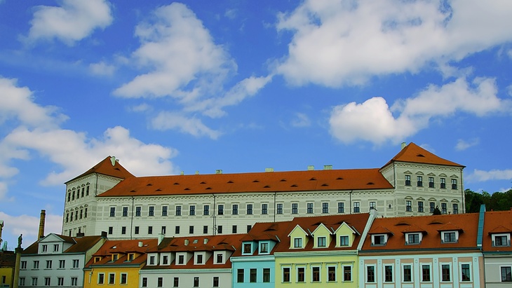 Zámek Bílina, Fotolia.com © Sasenki Rekonstrukce náměstí, bílina, parkovací místa