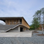 Architektonicky zdařilou továrnu na zpracování bambusu postavili z betonu Foto:  Su Shengliang