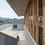 Architektonicky zdařilou továrnu na zpracování bambusu postavili z betonu Foto:  Su Shengliang