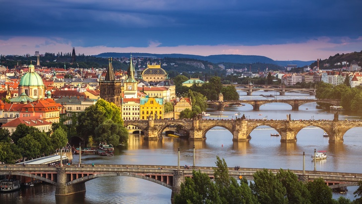 Pražské mosty, ilustrační obrázek, Fotolia.com © daliu Šance pro Libeňský most: IPR navrhuje nebourat a zároveň postavit most nový