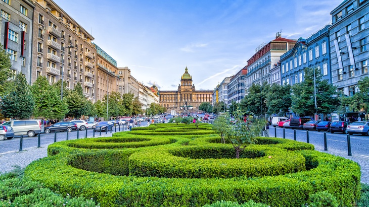 Václavské náměstí Praha, Fotolia.com © GoneWithTheWind Rekonstrukce Václavského náměstí má stavební povolení, dolní část Václaváku