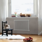 Díky inteligentnímu způsobu ovládání a vysokému podílu příjemného sálavého tepla nové bytové elektrické radiátory Zehnder vytvářejí zdravé a komfortní vnitřní klima a zároveň šetří energii a náklady na pořízení i provoz. Samozřejmě odpovídají směrnici EcoDesign. Kvalitní zpracování od švýcarského výrobce Zehnder navíc zaručuje dlouhou životnost. Nabídka zahrnuje 4 druhy radiátorů: ocelové článkové radiátory Zehnder Charleston dostupné nově v elektrickém provedení, ocelové ploché otopné stěny Zehnder Roda a hliníková tělesa Zehnder Alura Tech a Zehnder Fare Tech. (zdroj: Zehnder)