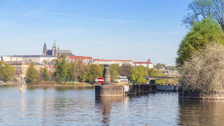 Plavební komora v Praze na Vltavě, přibude další?, Fotolia.com © arazu Další plavební komora na Vltavě? Povodí chce oživit debatu o stavbě