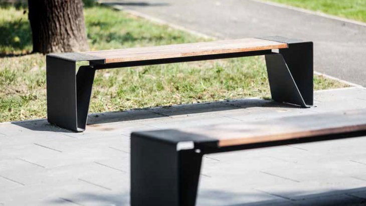 Designové parkové lavičky