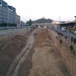 Místo pro projekt firmy Penta u Masarykova nádraží mezi Negrelliho viaduktem a autobusovým nádražím na Florenci. Plocha, kde probíhal architektonický výzkum, foto D.Kopačková