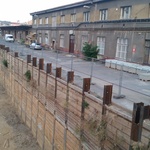 Místo pro projekt firmy Penta u Masarykova nádraží mezi Negrelliho viaduktem a autobusovým nádražím na Florenci. Plocha, kde probíhal architektonický výzkum, foto D.Kopačková