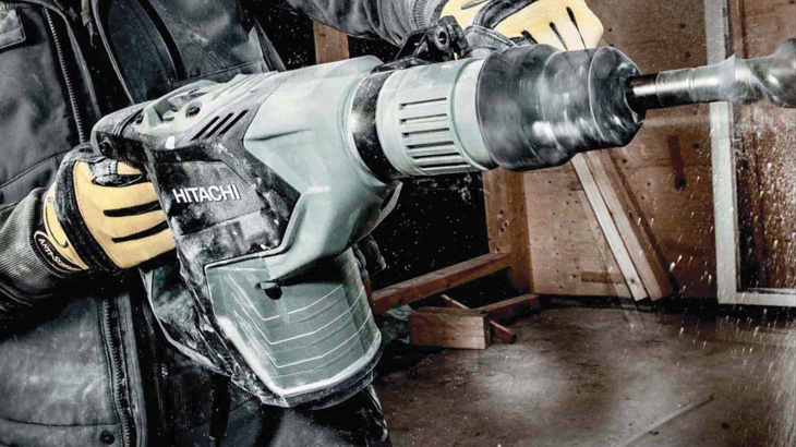 Aku-hřebíkovačky HITACHI Power Tools přinášejí volnost bez hadic a kompresorů Aku-hřebíkovačky HITACHI Power Tools přinášejí volnost bez hadic a kompresorů