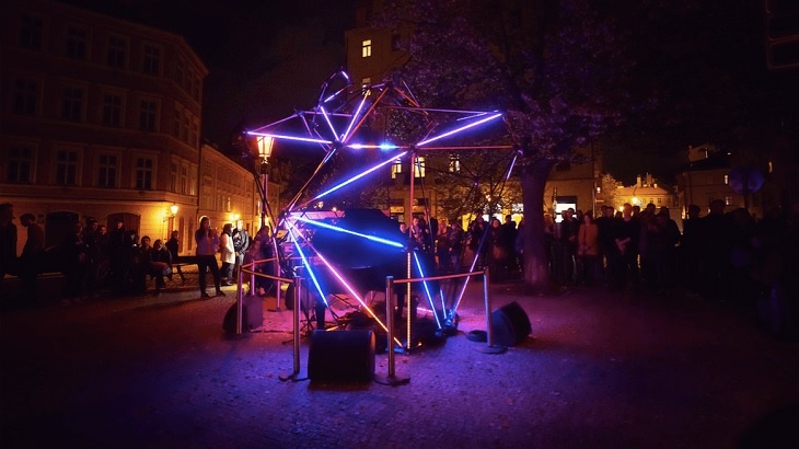 Čtveřice mladých umělců a uměleckých skupin obohatí svými instalacemi hlavní program festivalu světla SIGNAL Čtveřice mladých umělců a uměleckých skupin obohatí svými instalacemi hlavní program festivalu světla SIGNAL