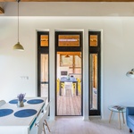 Moderní bydlení sází na přirozenost. Dům se inspiruje tradiční architekturou Foto: Tamás Bata