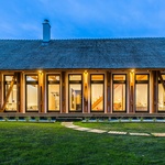 Moderní bydlení sází na přirozenost. Dům se inspiruje tradiční architekturou Foto: Tamás Bata