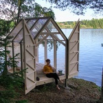 Dřevěná chata se stěnami z plexiskla umožní dokonalé spojení s přírodou Foto: Jeanna Berger