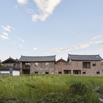 Moderní hotel skvěle zapadl do památkové zóny UNESCO Foto – Hiromatsu, Yuming Song (Beijing Ruijing Photo)