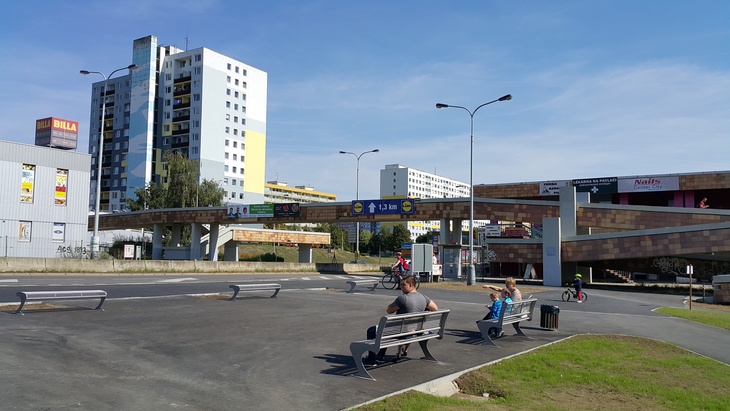 Jak se žije dětem na sídlištích? Jak prostředí ovlivňuje jejich chování a jak jej vnímají? Jak se žije dětem na sídlištích? Jak prostředí ovlivňuje jejich chování a jak jej vnímají?