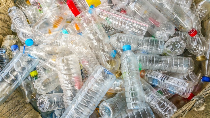 Potřebujeme méně plastů a lepší plasty Potřebujeme méně plastů a lepší plasty