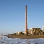 komín v Malaze zůstal stát jako památník a dominanta pláže