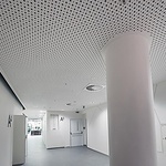 Více o akustických vlastnostech sádrokartonu na zesilteticho.cz