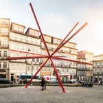 Hvězda, co spadla přímo na náměstí, podněcuje fantazii lidí. Foto: Fernando Guerra, FG+SG 