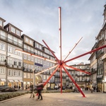Hvězda, co spadla přímo na náměstí, podněcuje fantazii lidí. Foto: Fernando Guerra, FG+SG 