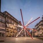 Hvězda, co spadla přímo na náměstí, podněcuje fantazii lidí. Foto: Fernando Guerra, FG+SG 