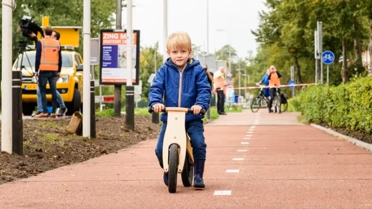 Při stavbě se zaměřte na recyklovatelné materiály. Z recyklátu lze vyrobit i cyklostezku