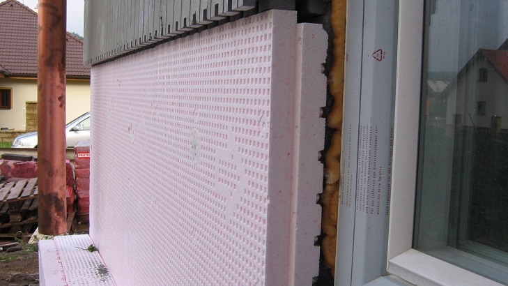 Tepelné mosty jsou typické pro domy postavené v 70. nebo 80. letech 20. století Tepelné mosty jsou typické pro domy postavené v 70. nebo 80. letech 20. století