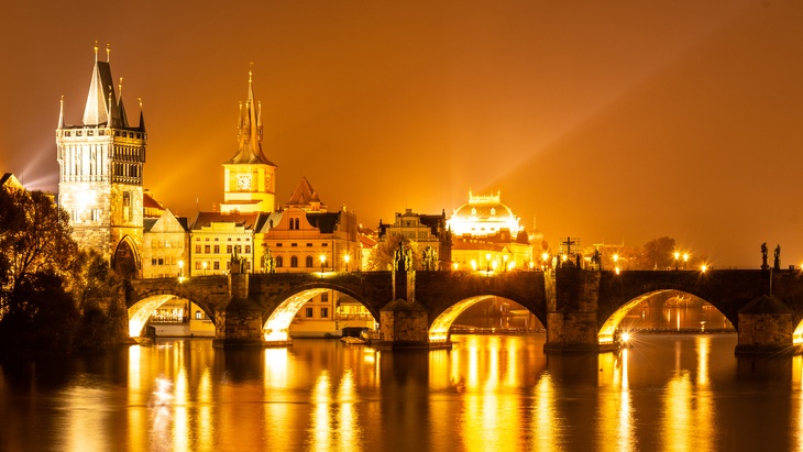 Praha - Karlův most © fotolia.com, pyty Praha chce opravit Karlův most, hledá lom s vhodným kamenem