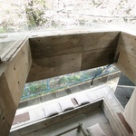 Na malém pozemku ve velkém městě vytvořili pohodlný rodinný dům se zahradou na střeše. Foto: Tsukui Teruaki 