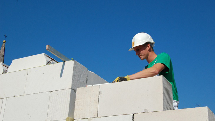 On-line přenos rekordní výstavby 6 rodinných domů v Ostravě