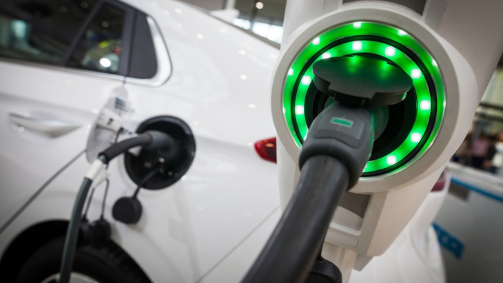 Stát podpoří stavbu dobíjecích stanic pro elektromobily. Dá na ně 130 mil. korun