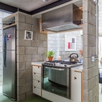 Úzkou parcelu dokonale zabydleli. Architekti vymysleli levná řešení Foto: Pedro Napolitano Prata