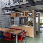 Úzkou parcelu dokonale zabydleli. Architekti vymysleli levná řešení Foto: Pedro Napolitano Prata