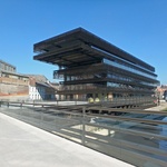 Budova knihovny De Krook, Gent od atelierů Coussée & Goris architecten a RCR Aranda Pigem Vilalta. Zdroj: Tisková zpráva KRUH