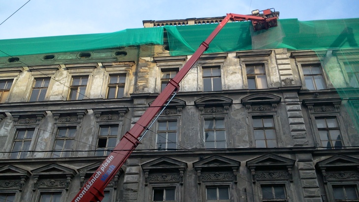 Dlouhodobě kritizovaný historický dům v desolátním stavu na Palachově náměstí v Praze, foto D.Kopačková