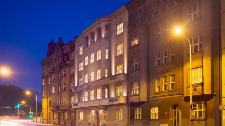 Rekonstrukce domu v Bubenči kombinuje staropražské bydlení s moderní dispozicí Rekonstrukce domu v Bubenči kombinuje staropražské bydlení s moderní dispozicí