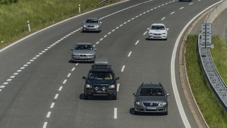 Dálnice, ilustrační obrázek, zdroj: fotolia.com, laborec425 Za sesuv na D8 podle odborníků mohl nezajištěný zářez a déšť