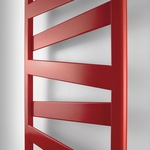 Designový radiátor Zehnder Kazeane v barvě Black Matt 0557,  detail v barvě Ruby Red 3003