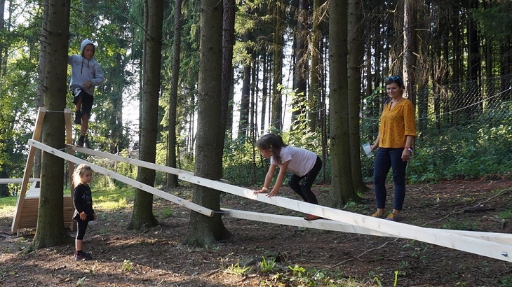 Trutnovský areál Bojiště zkrášlily dřevěné konstrukce navržené studenty Trutnovský areál Bojiště zkrášlily dřevěné konstrukce navržené studenty