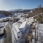 Dům vyhořel. Na malém pozemku postavili bydlení, které jim vrátilo chuť do života Foto: Joonhwan Yoon