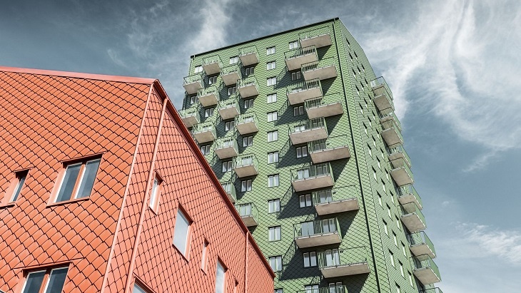 Nové výškové budovy ve švédském Göteborgu s barevnými hliníkovými fasádami Nové výškové budovy ve švédském Göteborgu s barevnými hliníkovými fasádami