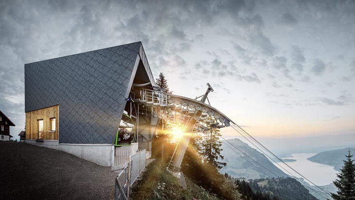 Nová stanice lanové dráhy v krásné švýcarské krajině. Navštivte Rigi Scheidegg Nová stanice lanové dráhy v krásné švýcarské krajině. Navštivte Rigi Scheidegg