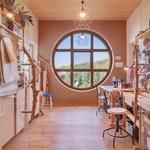 Slaměný dům z prefabrikovaných slaměných panelů v prudkém svahu u Bratislavy Foto: Milan Hutera 