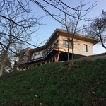 Rodinný dům ve svahu - záběr z exteriéru, Foto: Milan Hutera