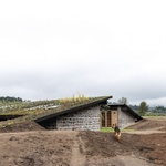 Zakopaný dům z kamene, hlíny a eukalyptového dřeva Foto: jag studio