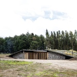 Zakopaný dům z kamene, hlíny a eukalyptového dřeva Foto: jag studio