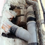 Napojení původní litiny a plastového potrubí - kanalizace