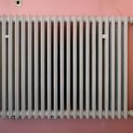 Původní třísetkilový litinový radiator