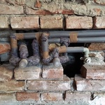 Rekonstrukce bytu z první republiky: Nové potrubí pro kanalizaci a vodovod Foto: Ateliér SLIM