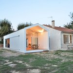 Dostavba rodinného domku u Marseille od MJ Architects. Foto: Michael Jan